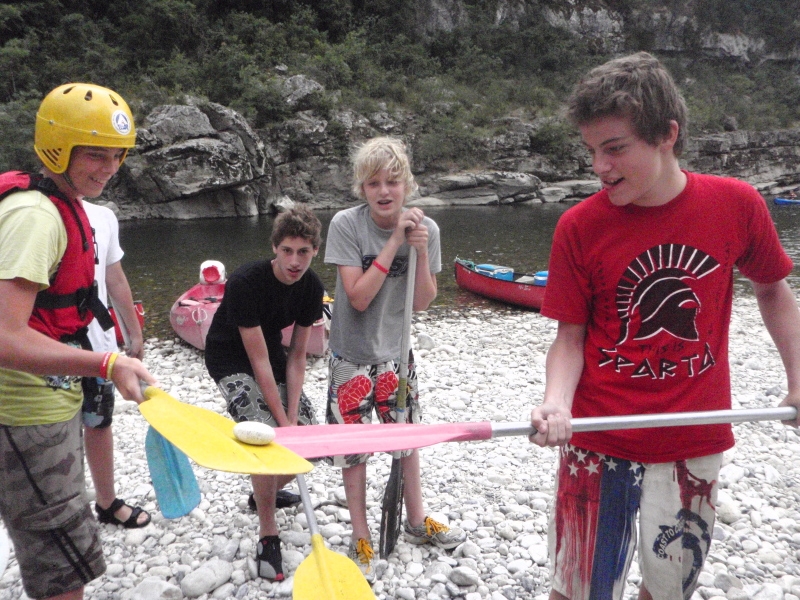 Village Camps International Summer Camp Ard&egrave;che, France 2019-07-26 https://www.villagecamps.com/journals_admin/images/76-35-Pass the Rock tension.jpg